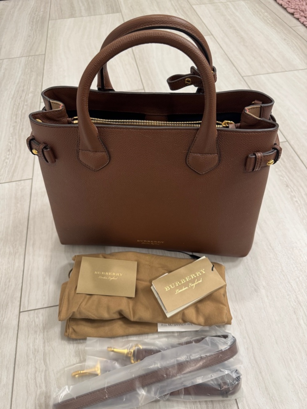 Burberry Banner in Medium